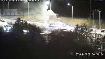Incendio de un coche en la M-40 colapsa los accesos a Madrid con fuertes retenciones en varias autovías