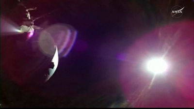 Astronautas de Artemis II relatan a Trump su paso por el lado oscuro de la luna