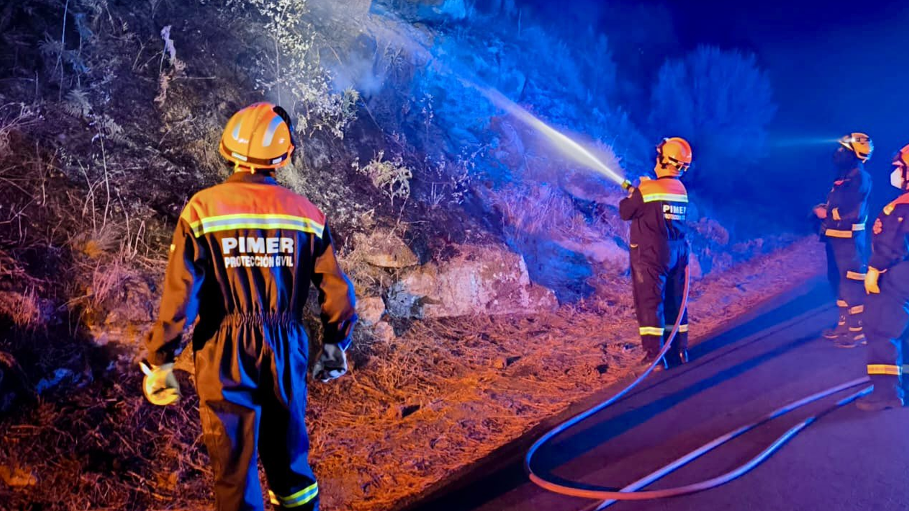 Efectivos del PIMER de Pinto en un incendio forestal en Ávila, en agosto de 2025