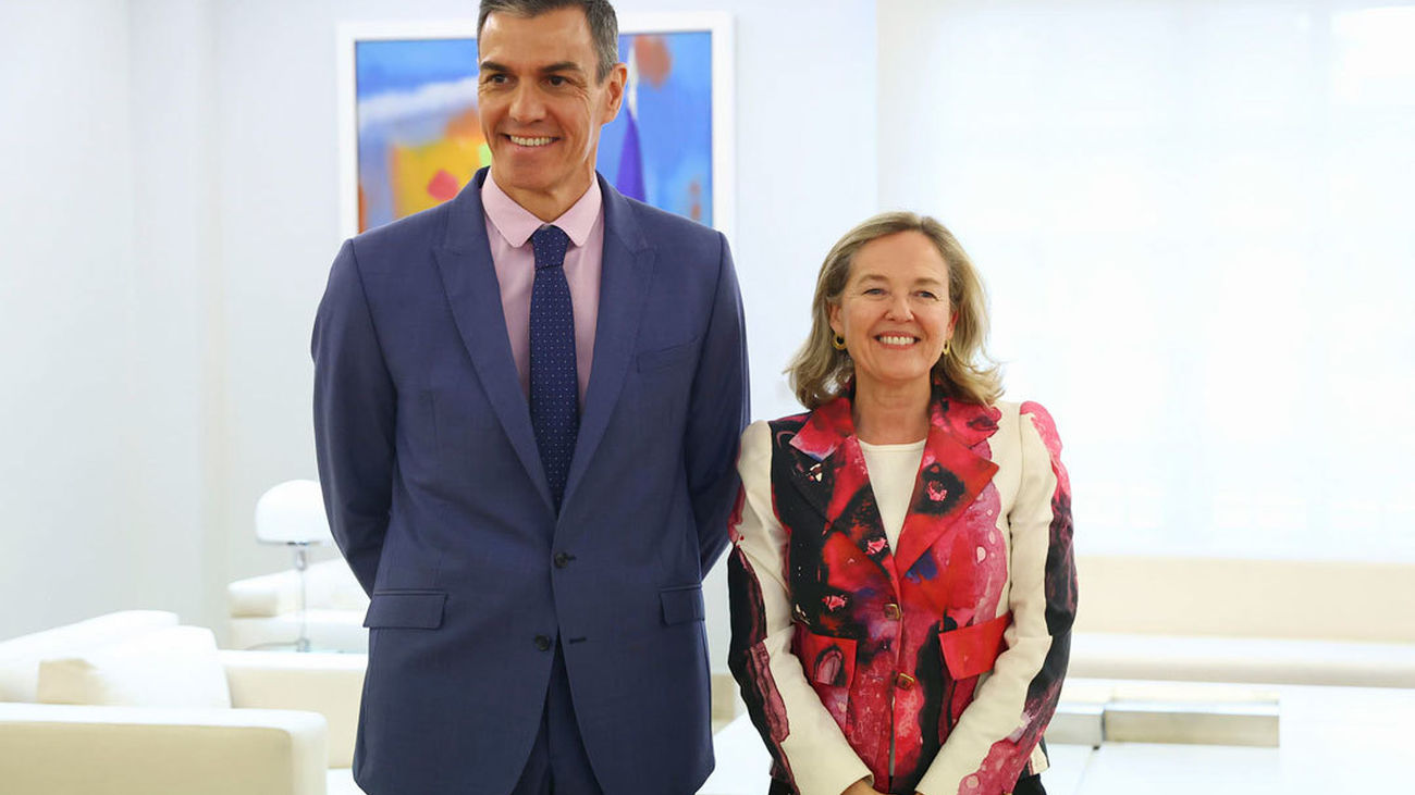 Sánchez recibe a Nadia Calviño mientras crecen las sospechas sobre su participación en el rescate de Plus Ultra
