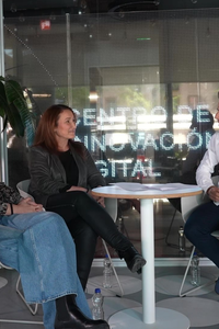 Conectando generaciones: la tecnología madrileña que rompe la soledad y transforma vidas