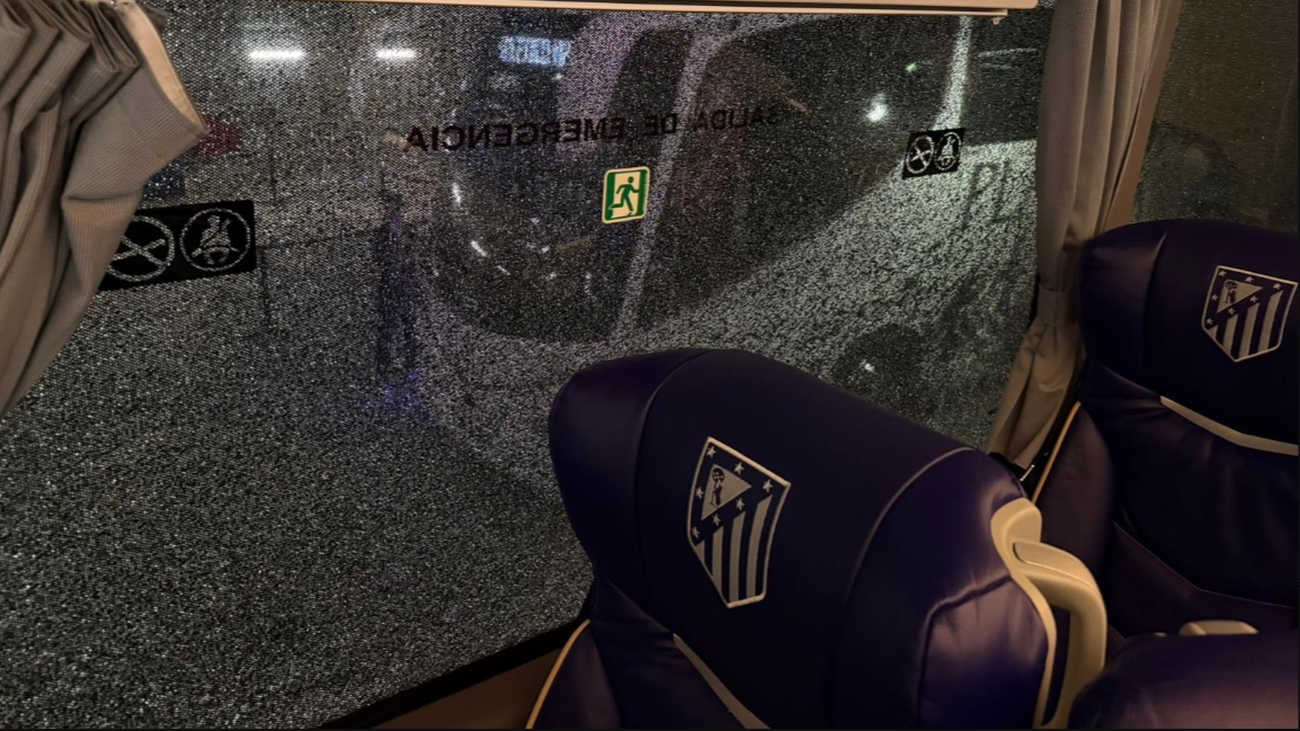 Lunas rotas del autobús del Atlético de Madrid