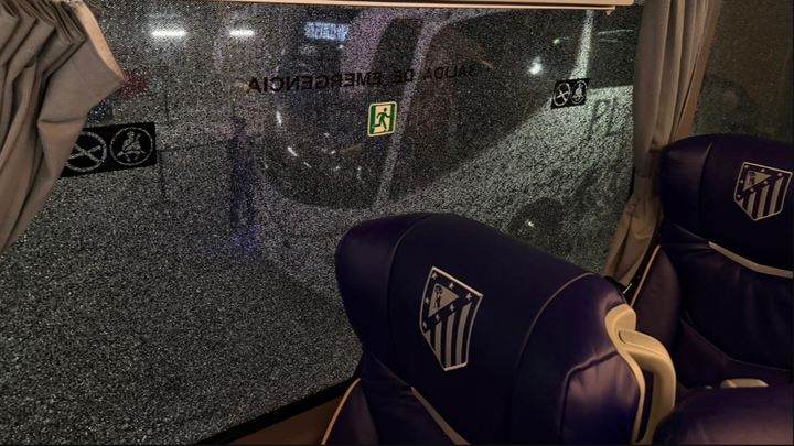 Aficionados del Barcelona apedrean el autobús del Atlético de Madrid