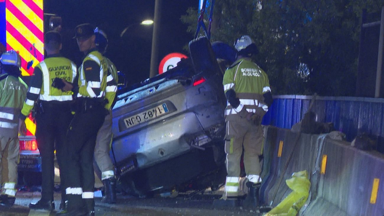 Vuelca un coche en la M-40 y la policía encuentra un fajo de billetes y herramientas para realizar butrones