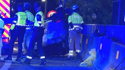 Vuelca un coche en la M-40 y la Policía encuentra un fajo de billetes y herramientas para realizar butrones