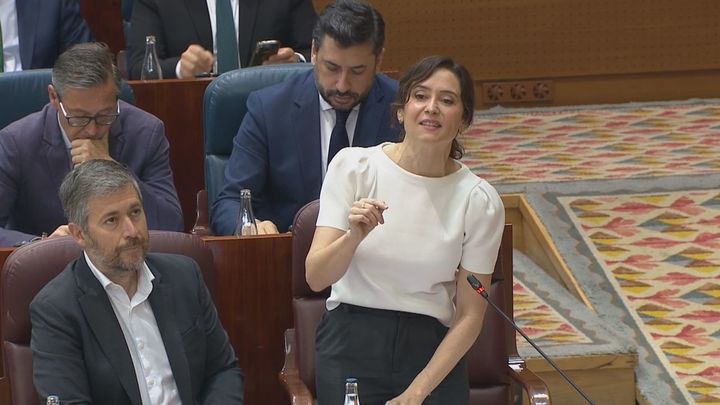 Ayuso carga contra el "infierno fiscal" de Sánchez con 140 subidas de impuestos