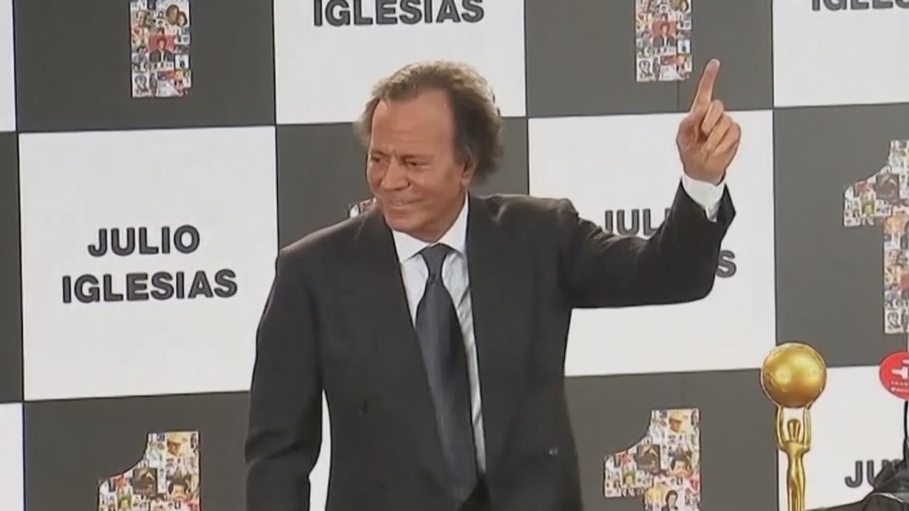 La justicia admite a trámite la demanda de Julio Iglesias contra Yolanda Díaz por presuntas injurias