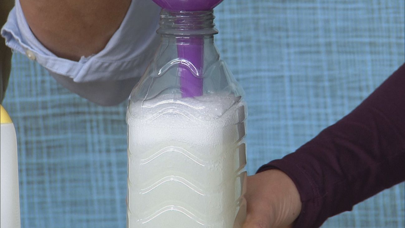 La alternativa sostenible y económica al suavizante industrial que puedes hacer en casa