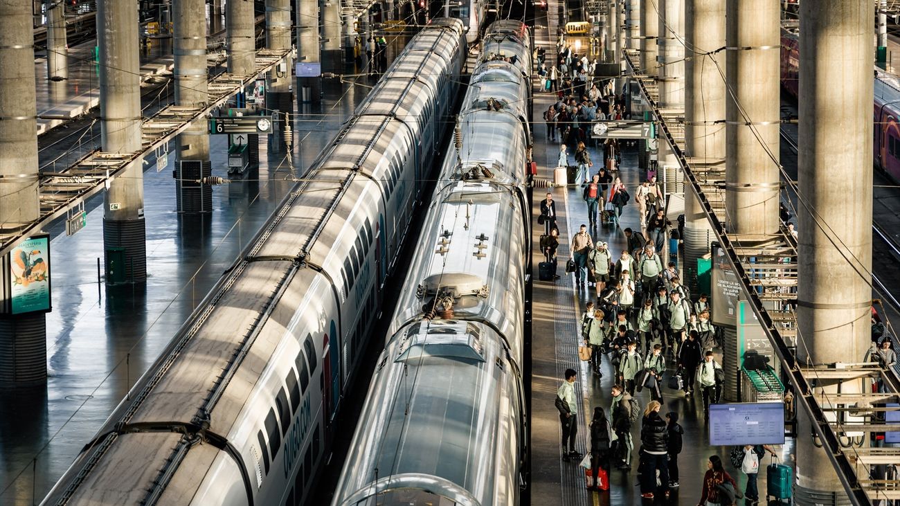 El uso del tren de alta velocidad cae un 32% en febrero, su mayor bajada desde el covid