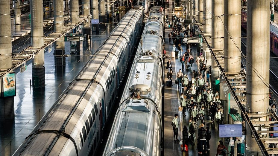 El uso del tren de alta velocidad cae un 32% en febrero, su mayor bajada desde el covid
