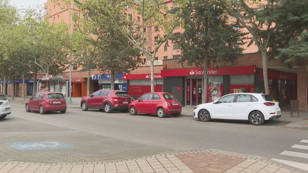 Un guardia civil fuera de servicio evita un robo de 900 euros a una señora en un cajero de Tres Cantos
