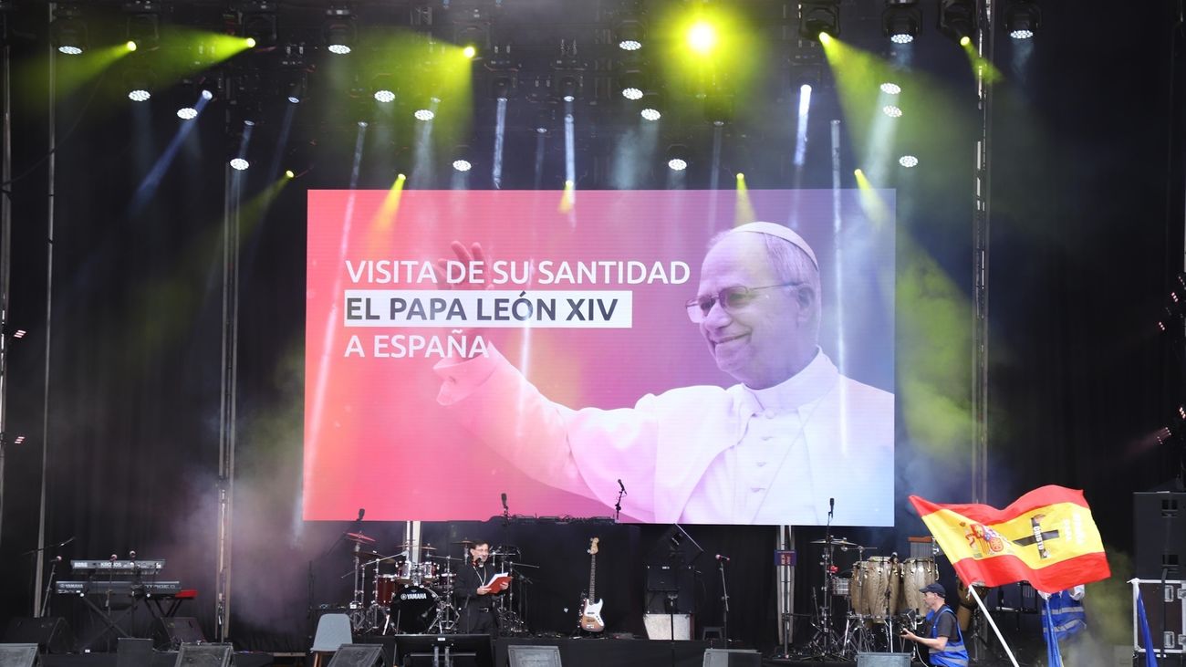 Foto del Papa en el escenario de la Fiesta de la Resurrección