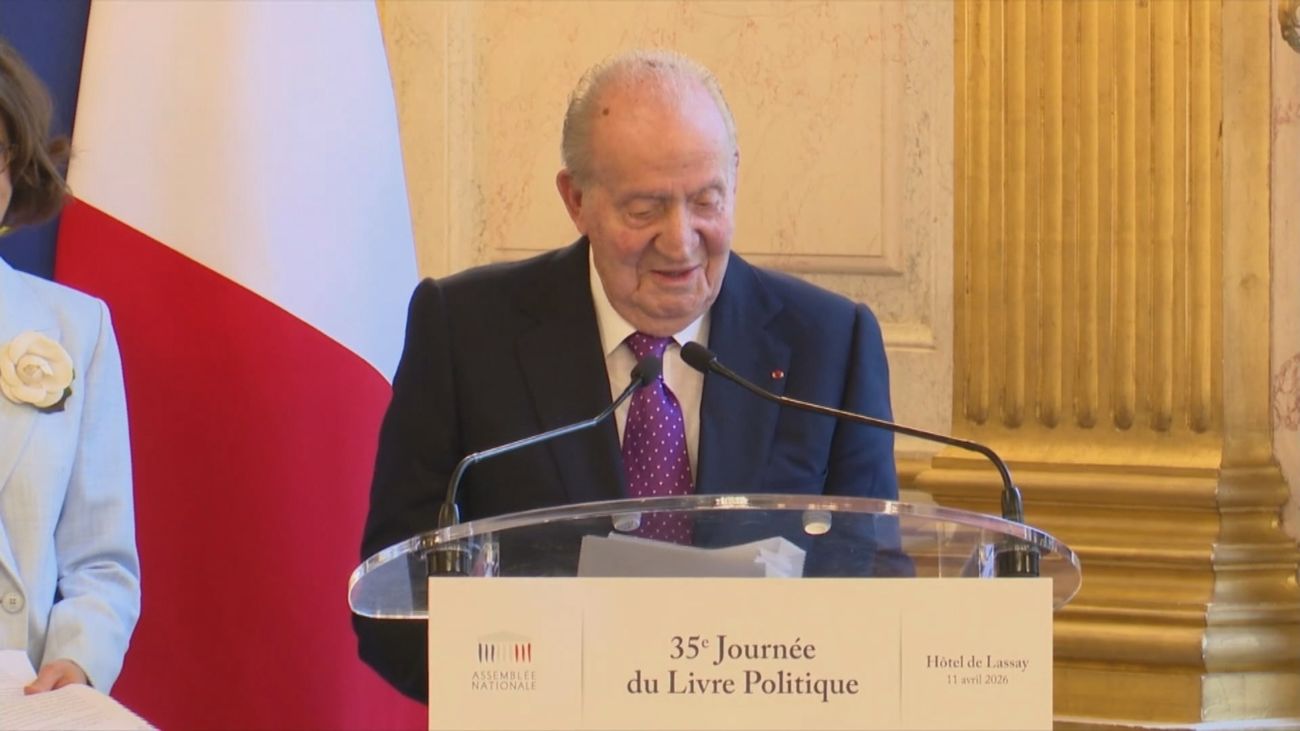 El rey Juan Carlos, premiado en Francia por su libro de memorias:  "Nadie es profeta en su tierra"