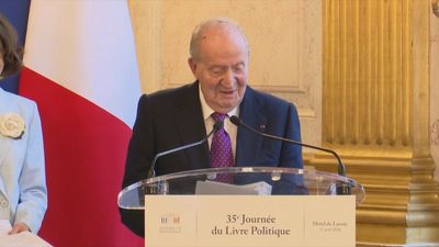 El rey Juan Carlos, premiado en Francia por su libro de memorias:  "Nadie es profeta en su tierra"