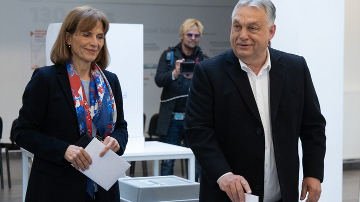 Viktor Orbán votando en las elecciones presidenciales de 2026