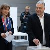 Viktor Orbán votando en las elecciones presidenciales de 2026