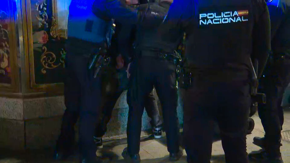 Dos detenidos por intentar robar a una joven a la salida de una discoteca en pleno centro de Madrid