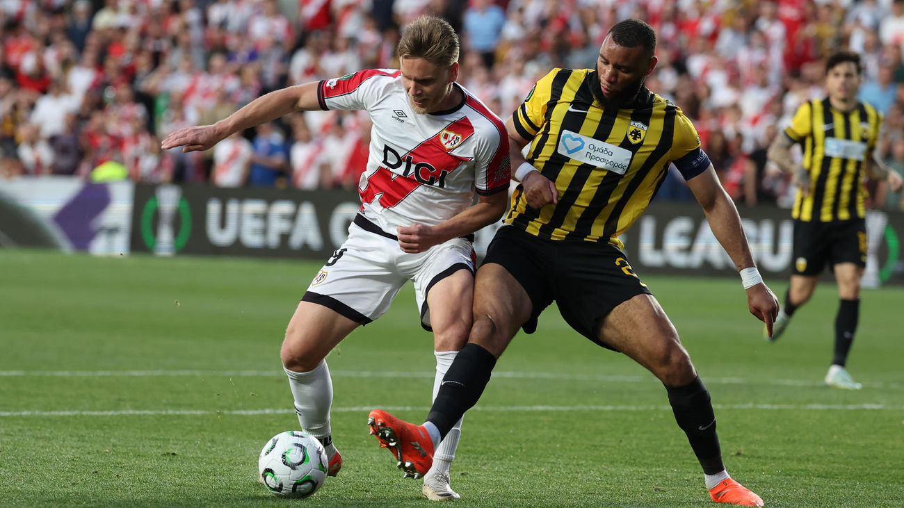 Alemao ante el AEK Atenas