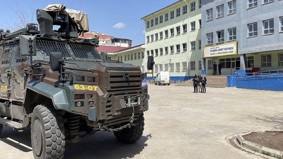 Al menos 16 heridos en un tiroteo indiscriminado en una escuela de secundaria turca