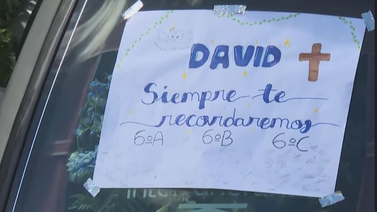 Villanueva de la Cañada da el último adiós a David, el pequeño asesinado