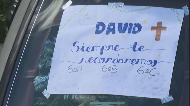 Villanueva de la Cañada da el último adiós a David, el pequeño asesinado