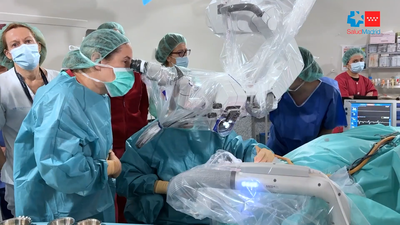 La Paz marca un hito en España con el primer implante coclear asistido por un robot