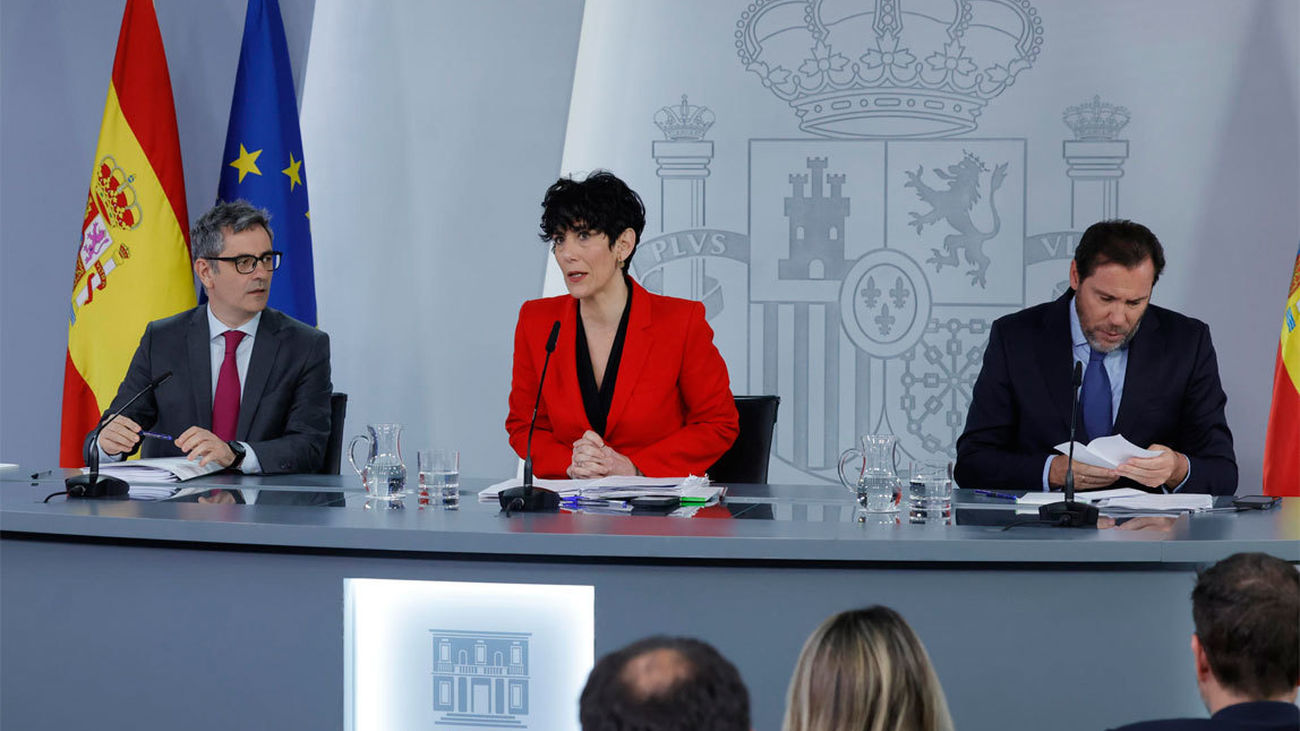 El Gobierno carga contra Peinado y sugiere que cuestiona la legitimidad política por encausar a la esposa de Sánchez