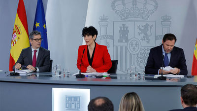 El Gobierno carga contra Peinado y sugiere que cuestiona la legitimidad política por encausar a la esposa de Sánchez