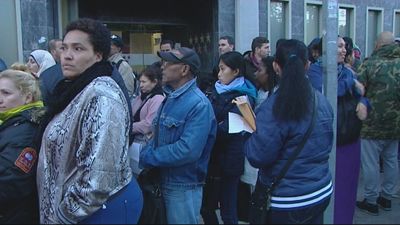 El Gobierno abre el plazo para la regularización de inmigrantes mientras los sindicatos policiales avisan de riesgos de seguridad