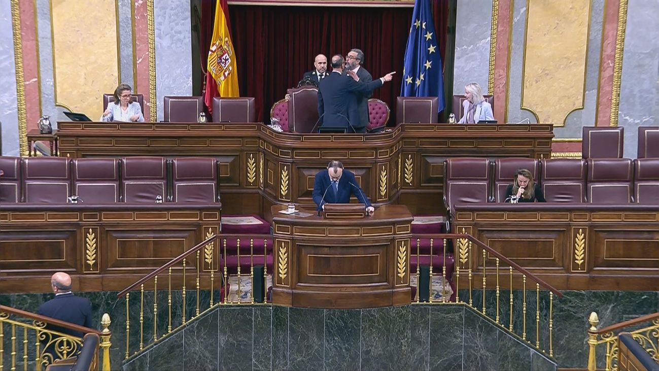 José María Sánchez, diputado de Vox, eexpulsado del Pleno del Congreso por el presidente en funciones, Alfonso Rodríguez Gómez de Célis