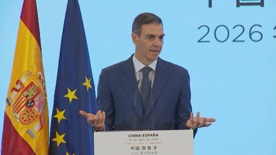 Sánchez emplaza a frenar a la ultraderecha y Abascal dice que 'la prioridad nacional' tiene el apoyo mayoritario