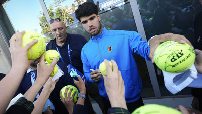 Alcaraz renuncia a entrenarse por sus molestias en la muñeca derecha