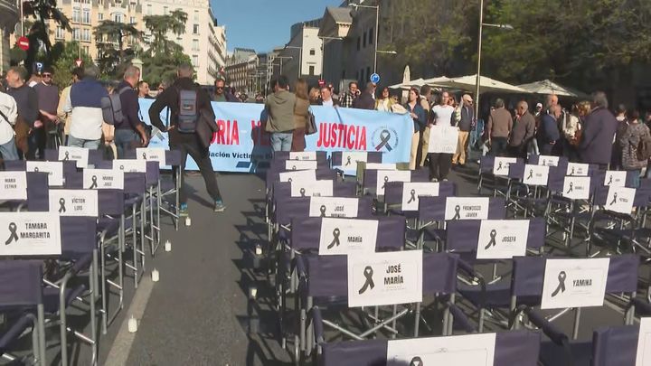 Concentración de la Asociación de víctimas del accidente de Adamuz