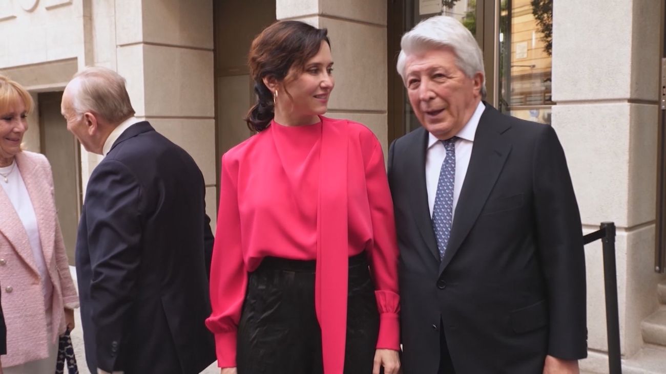 Enrique Cerezo,  el jefe de la UCI del Marañón o  'los vigilantes de Parla' entre los premiados con la Gran Cruz del Dos de Mayo