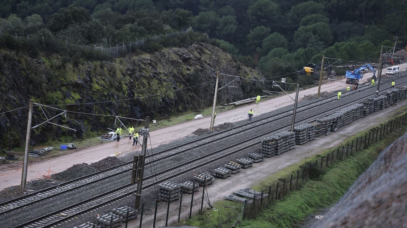 "No tiene lógica ninguna": ¿Qué motivo llevó a Adif a almacenar sin vigilancia restos de vía del accidente de Adamuz?