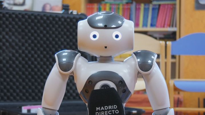 Robic, el robot que ayuda a niños con necesidades especiales y mayores