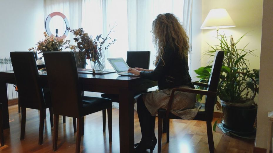 La propuesta de Bruselas de teletrabajar un día no convence ni a Trabajo ni a las empresas