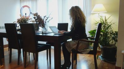 La propuesta de Bruselas de teletrabajar un día no convence ni a Trabajo ni a las empresas