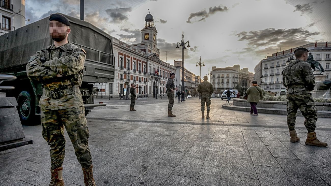 Soldados del Ejército español desplegados en la Puerta del Sol de Madrid