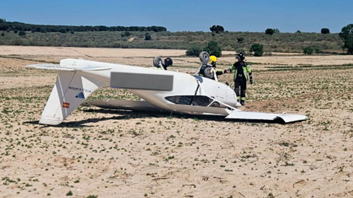 Una avioneta vuelca en Alcorcón en un aterrizaje de emergencia