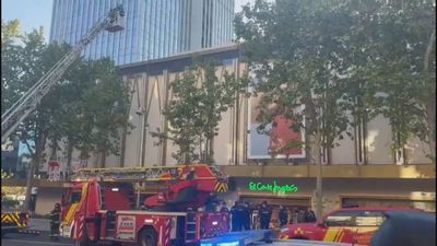 Declarado un conato de incendio en una de las chimeneas del Corte Inglés de Serrano