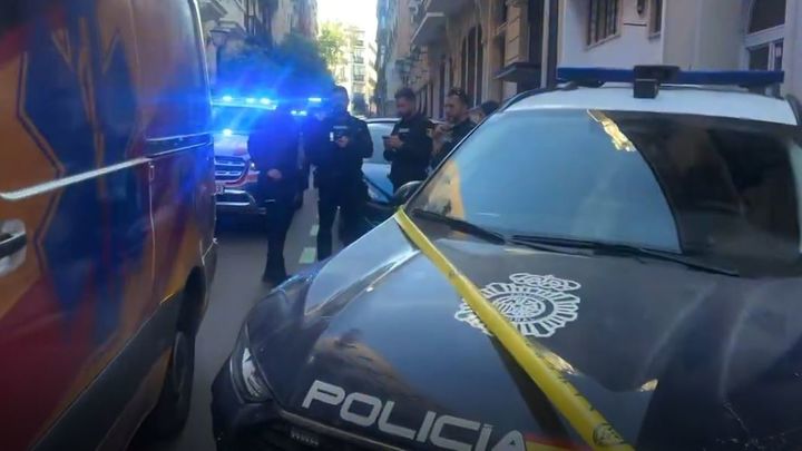 En estado grave un hombre tras recibir dos puñaladas por la espalda en la céntrica calle Larra
