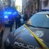En estado grave un hombre tras recibir dos puñaladas por la espalda en la céntrica calle Larra
