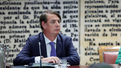 El expresidente de la SEPI, Vicente Fernández, imputado junto a Leire Díez guarda silencio en el Senado