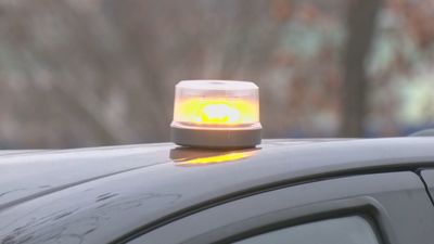 La baliza V16 sigue en entredicho: la DGT reconoce errores y usuarios cuestionan su eficacia