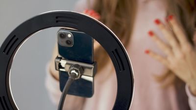 El 'sueño español' se viraliza: influencers impulsan la emigración a España con promesas y negocio propio