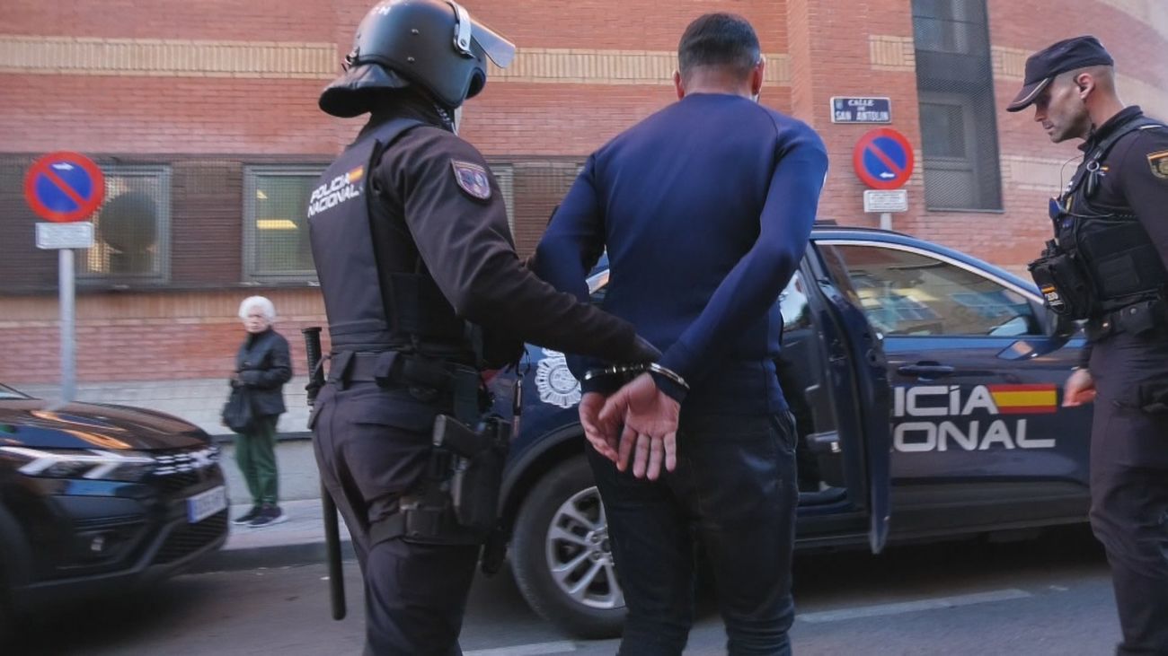 La Policía Nacional irrumpe en dos 'amanecederos' de Carabanchel tras las quejas vecinales por ruidos, peleas y drogas