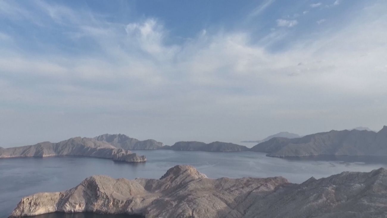 Irán declara "totalmente abierto" el estrecho de Ormuz hasta el fin del alto el fuego