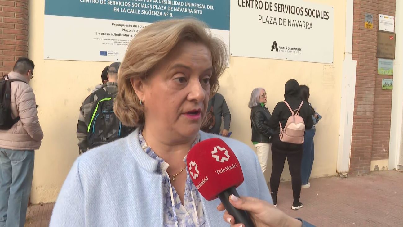 Colas y servicios municipales desbordados en Alcalá de Henares por la regularización masiva de inmigrantes: "No hay recursos"