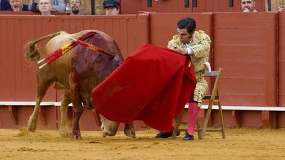 Sevilla se rinde ante la hazaña histórica de Morante de la Puebla en la Maestranza